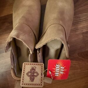 Skechers Tan Wide Fit Ankle Boots